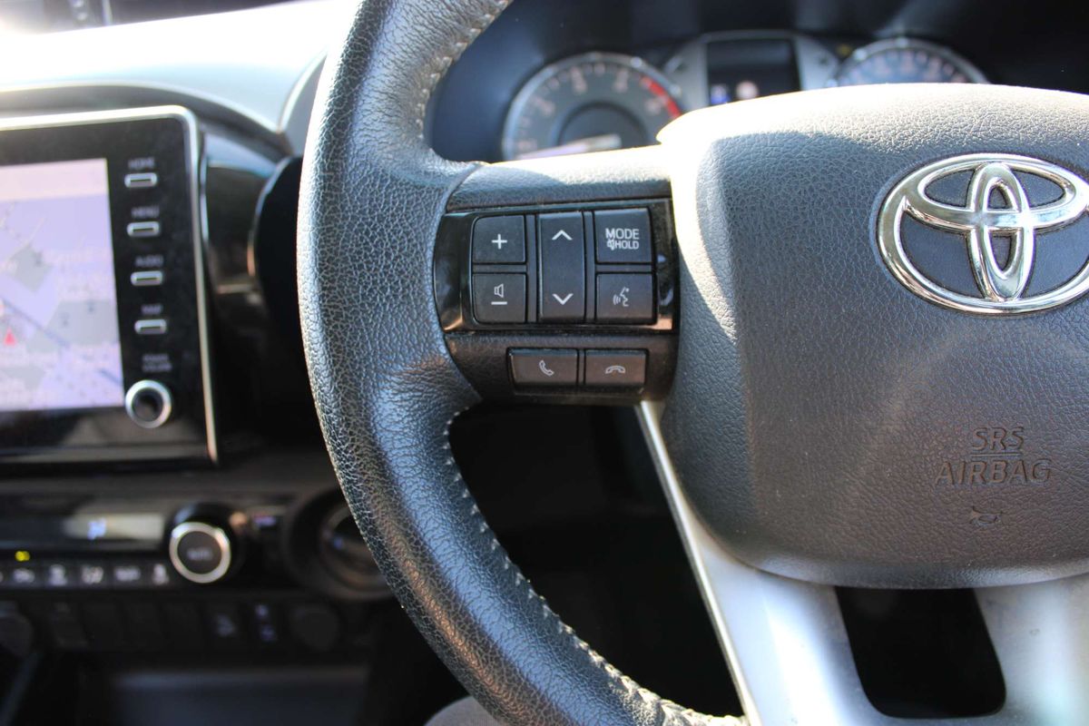 Hilux 4x4 SR5 2.8L T Diesel Automatic Double Cab 2L70350 001