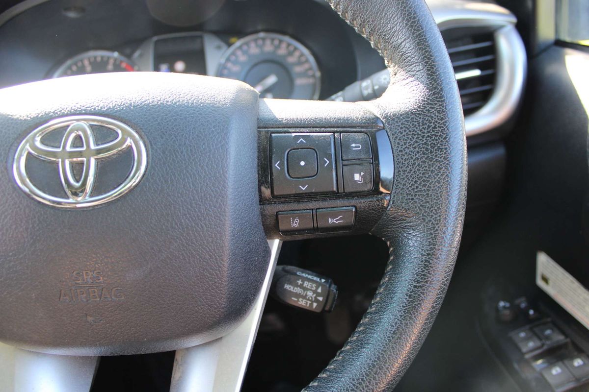 Hilux 4x4 SR5 2.8L T Diesel Automatic Double Cab 2L70350 001