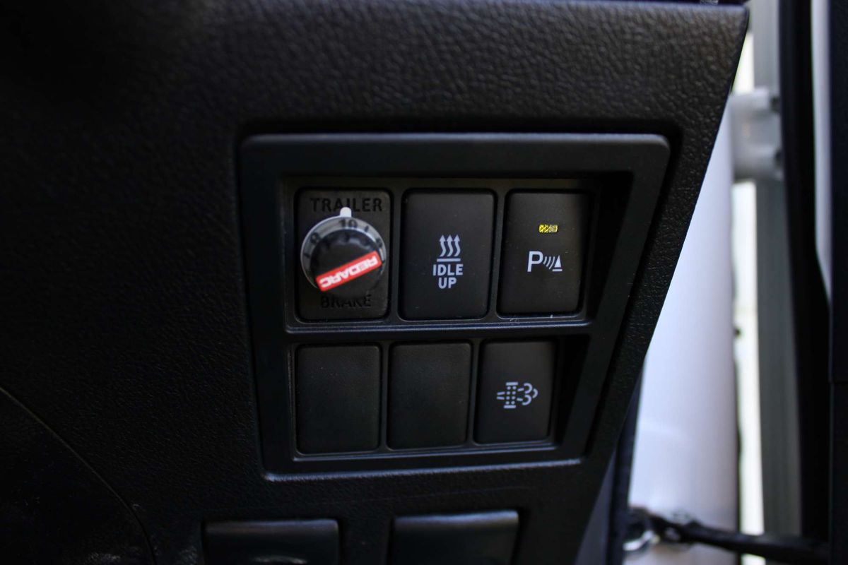 Hilux 4x4 SR5 2.8L T Diesel Automatic Double Cab 2L70350 001
