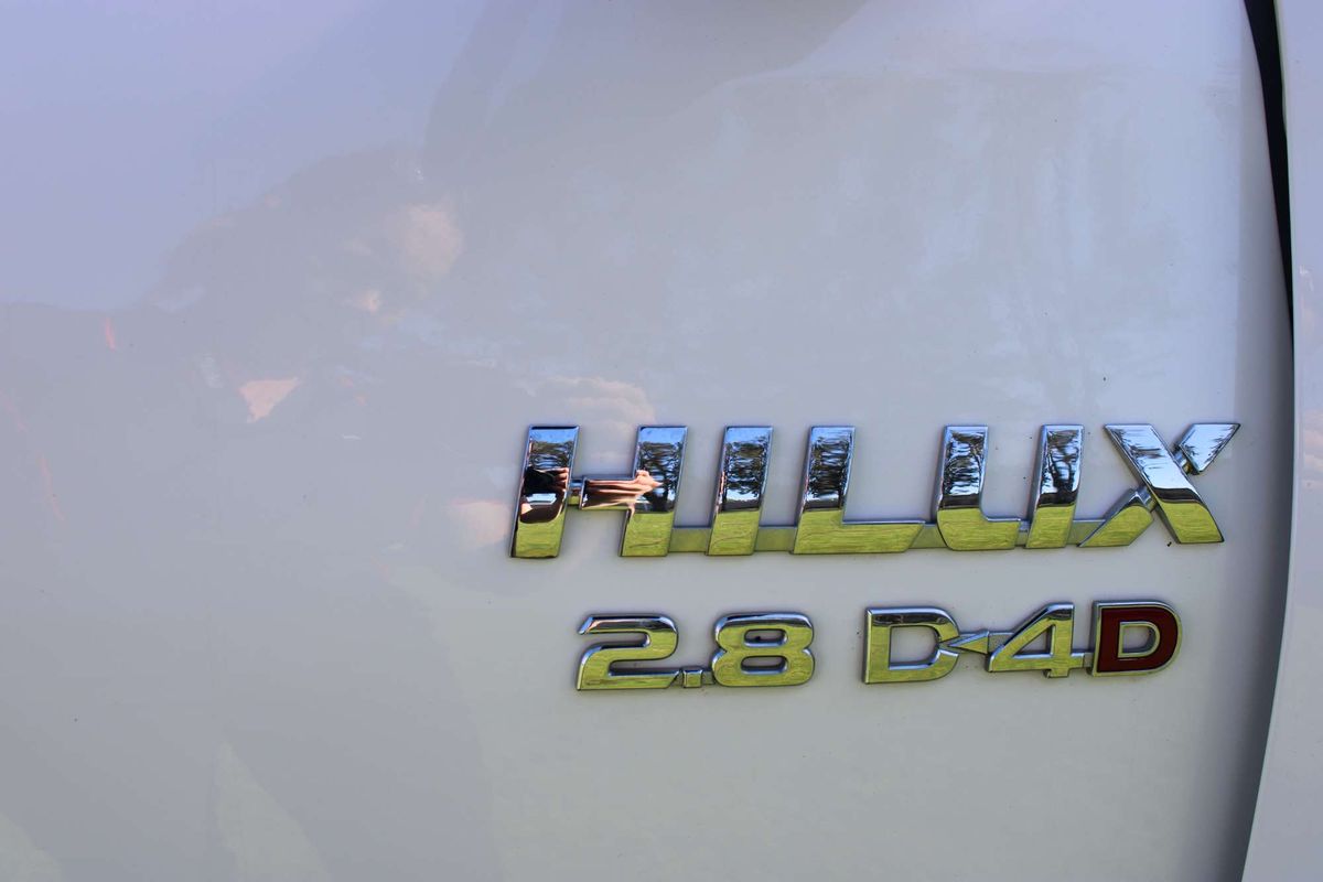 Hilux 4x4 SR5 2.8L T Diesel Automatic Double Cab 2L70350 001