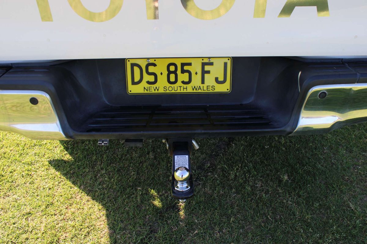 Hilux 4x4 SR5 2.8L T Diesel Automatic Double Cab 2L70350 001