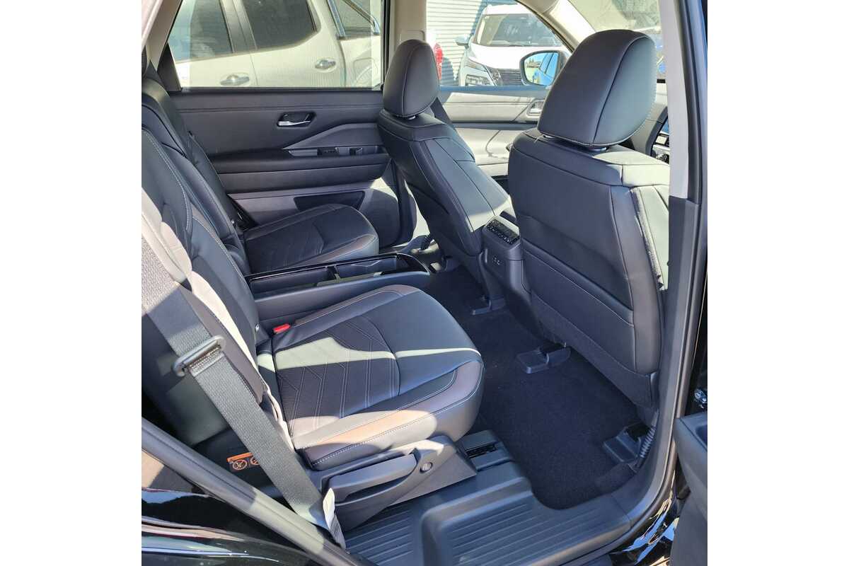 2023 Nissan Pathfinder Ti-L R53