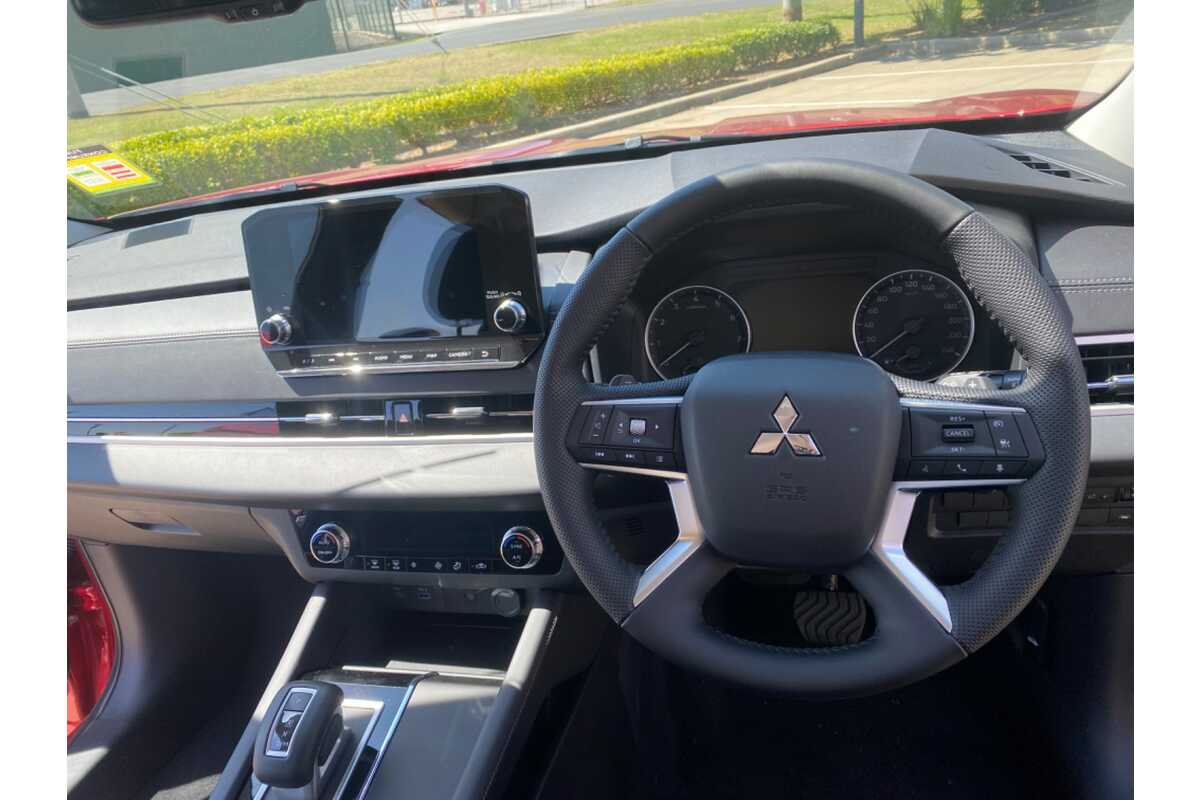 2023 Mitsubishi Outlander LS ZM