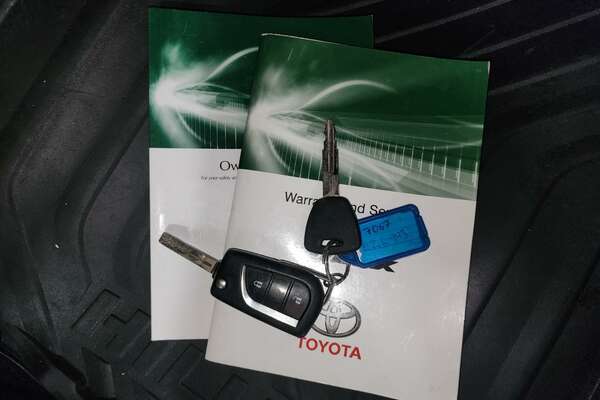 2016 Toyota Hilux SR GUN126R