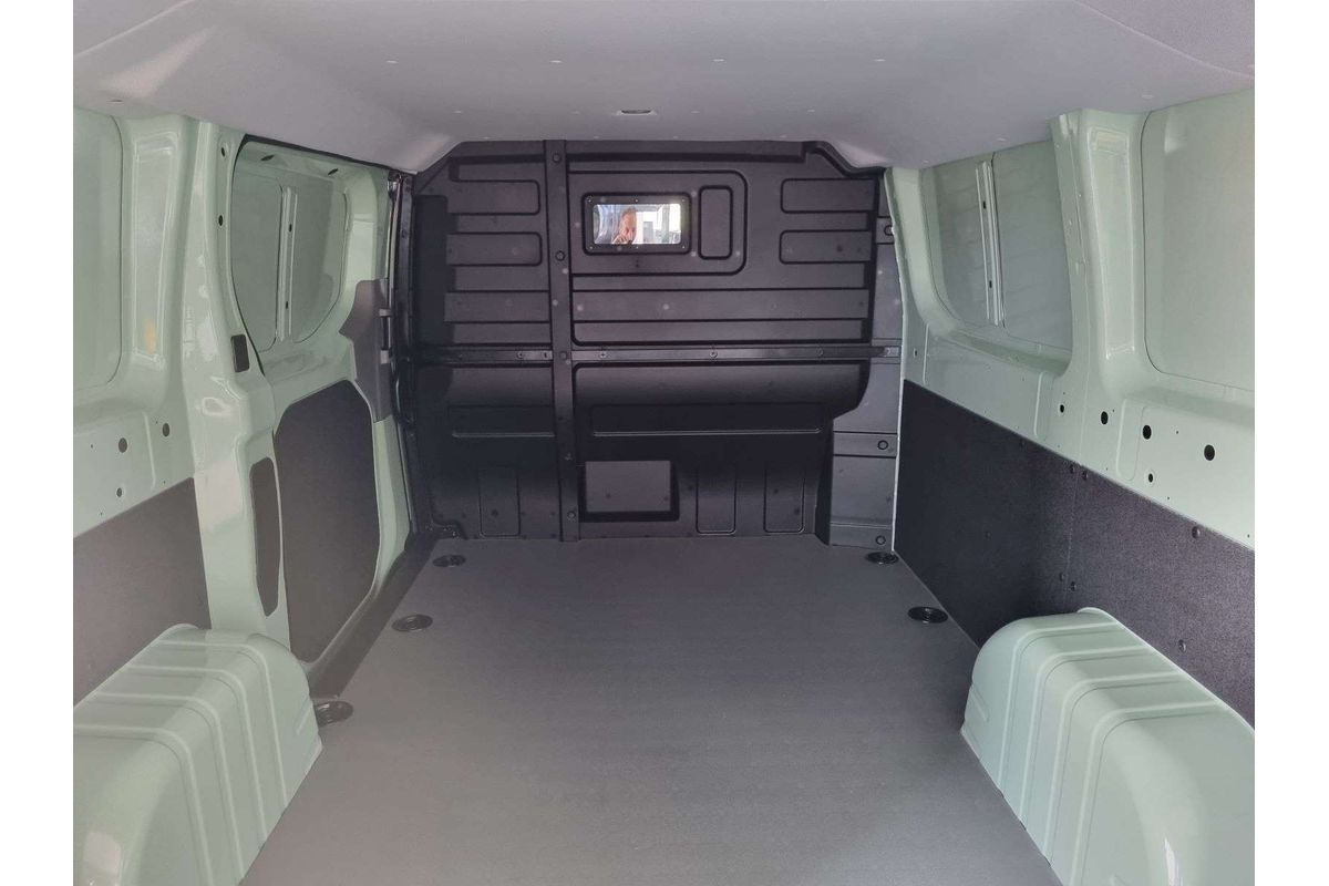 Super Van 5m, SWB, FWD, 83kWh, H1980, 3 seats