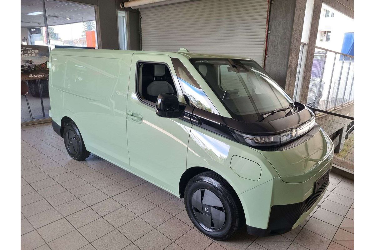 Super Van 5m, SWB, FWD, 83kWh, H1980, 3 seats