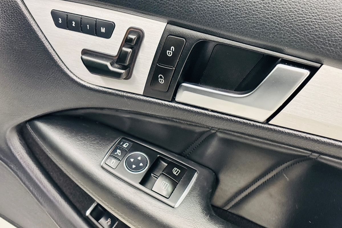 2012 Mercedes-benz C63 AMG 7 SP AUTOMATIC G-TRONIC 2D COUPE V8
