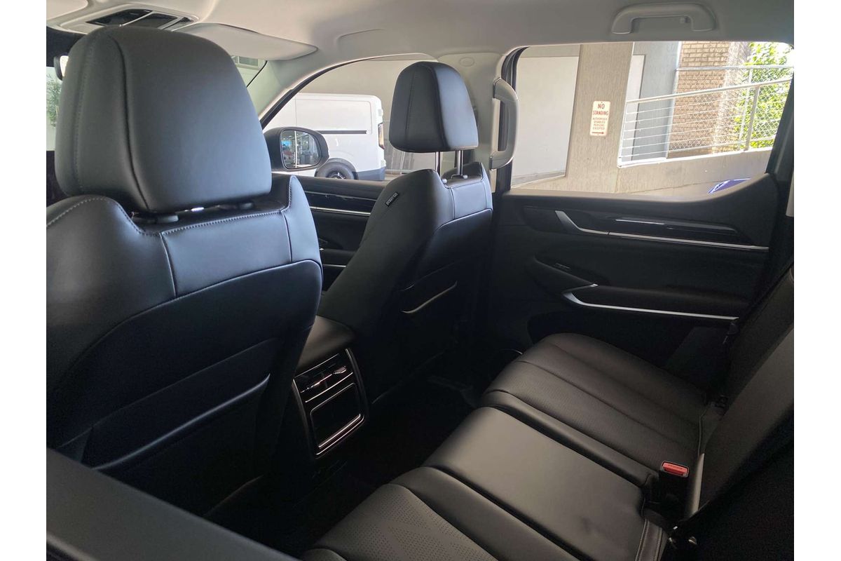 Ute Alpha PHEV Luxury 4x4