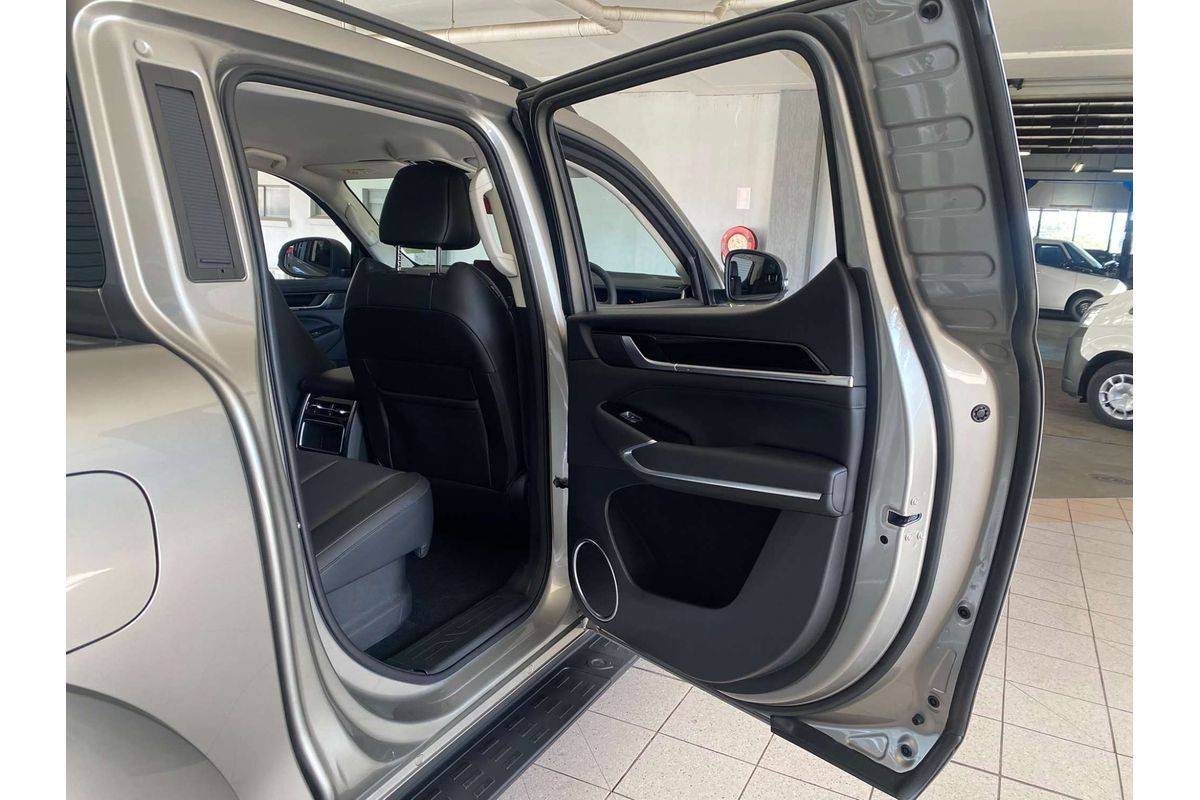 Ute Alpha PHEV Luxury 4x4