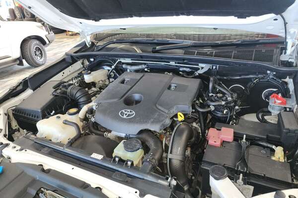 2016 Toyota Hilux SR GUN126R