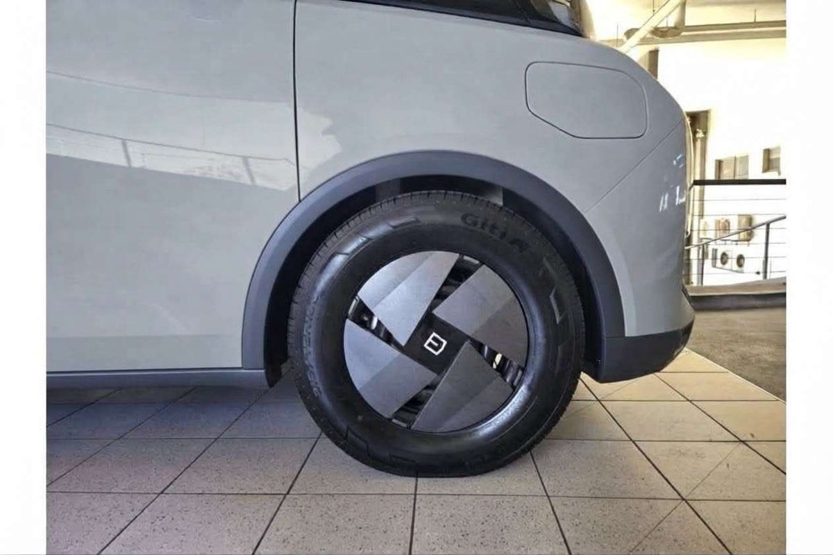 Super Van 5.5m, LWB, FWD, 83kWh, H2500, 3 seats
