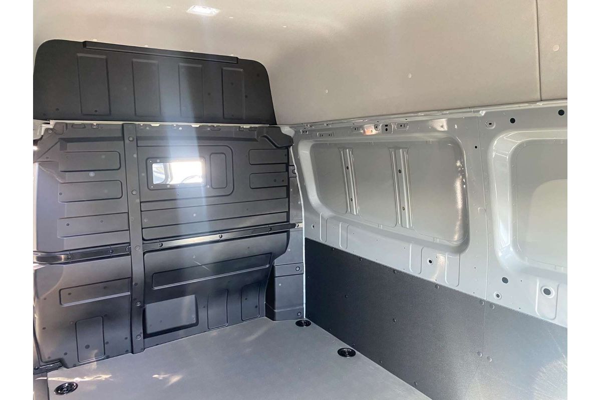 Super Van 5.5m, LWB, FWD, 83kWh, H2500, 3 seats