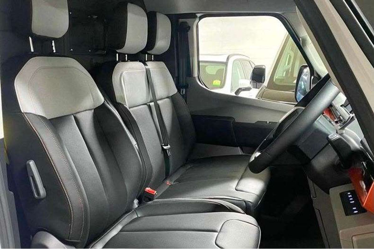 Super Van 5.5m, LWB, FWD, 83kWh, H25003, 3 seats