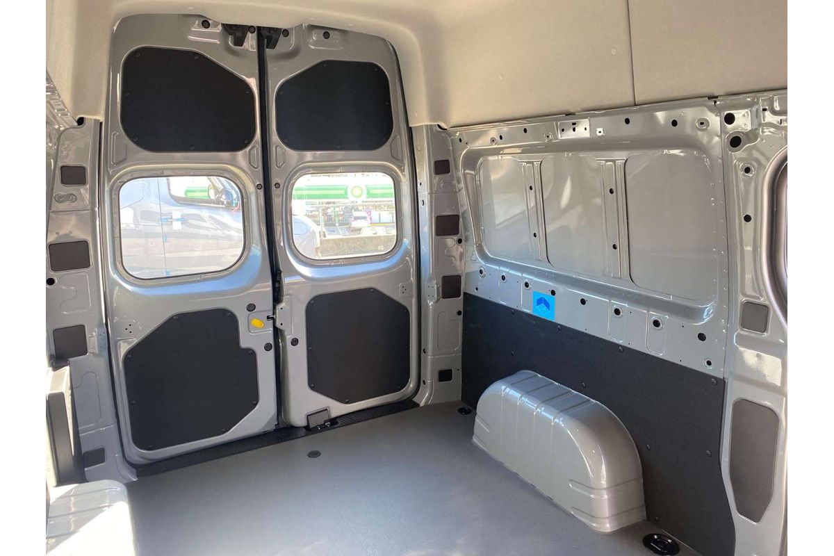 Super Van 5.5m, LWB, FWD, 83kWh, H2500, 3 seats