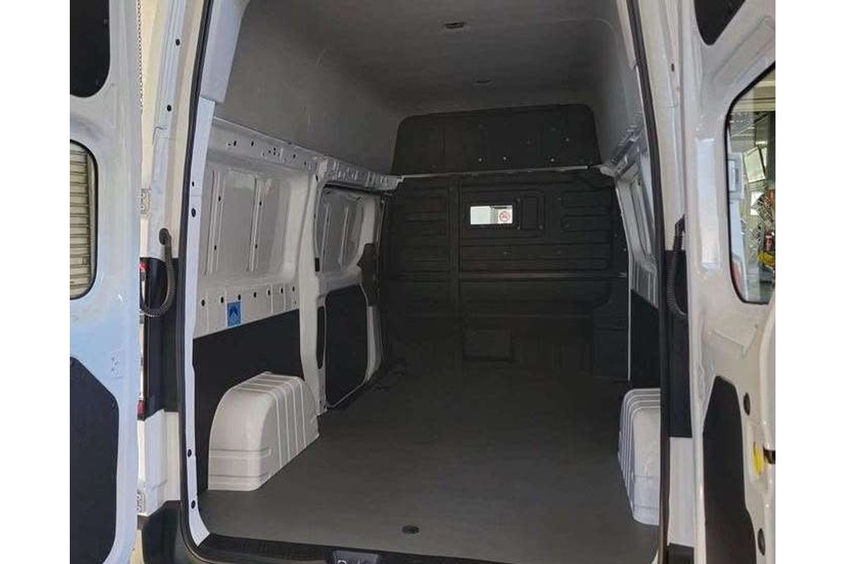 Super Van 5.5m, LWB, FWD, 83kWh, H2500, 3 seats