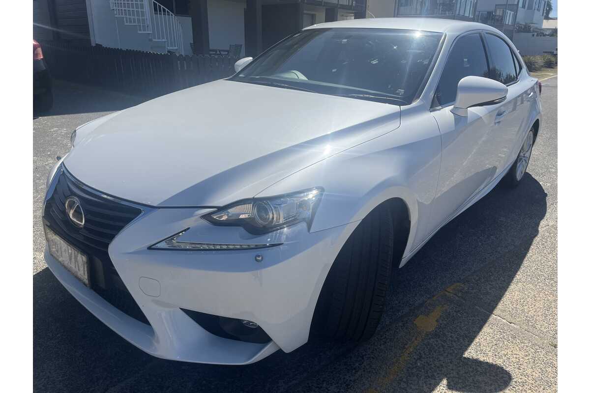 2015 Lexus IS IS300h Luxury AVE30R