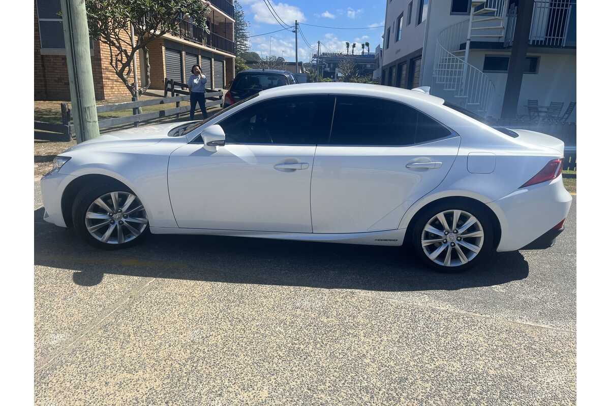 2015 Lexus IS IS300h Luxury AVE30R