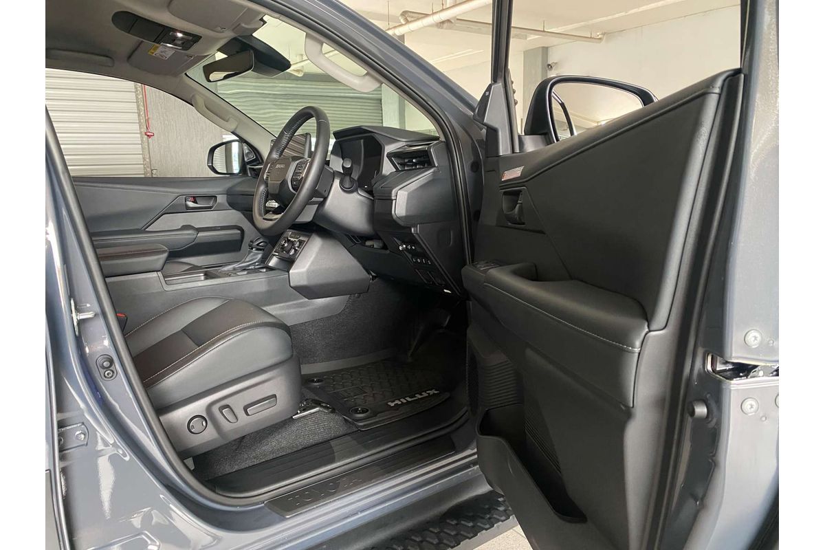 HILUX GUN227R SR5 48V + PREM. INTERIOR (4x4) 2.8L DT4 DIESEL TURBO F/INJ 6 SP AUTOMATIC DOUBLE CAB P/UP