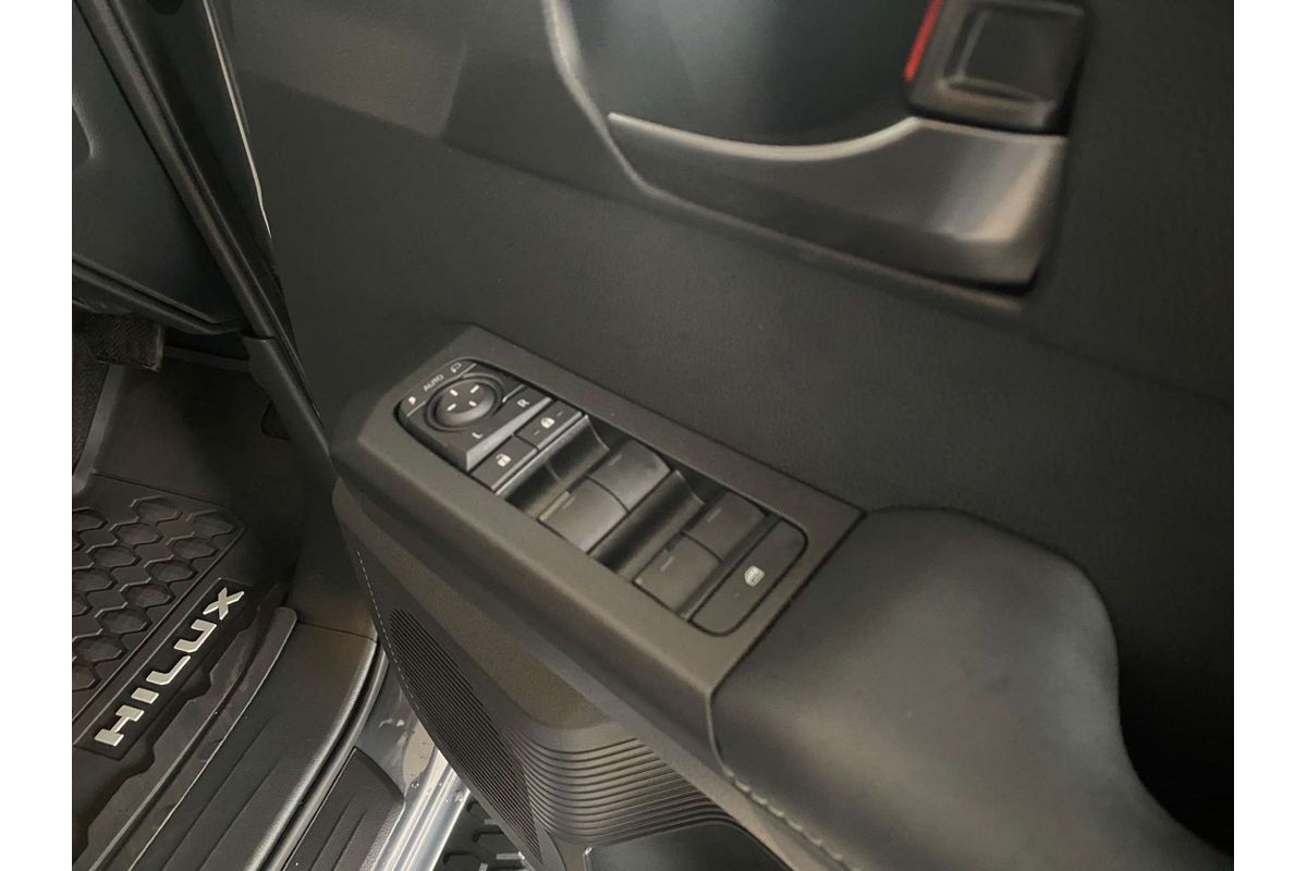 HILUX GUN227R SR5 48V + PREM. INTERIOR (4x4) 2.8L DT4 DIESEL TURBO F/INJ 6 SP AUTOMATIC DOUBLE CAB P/UP 