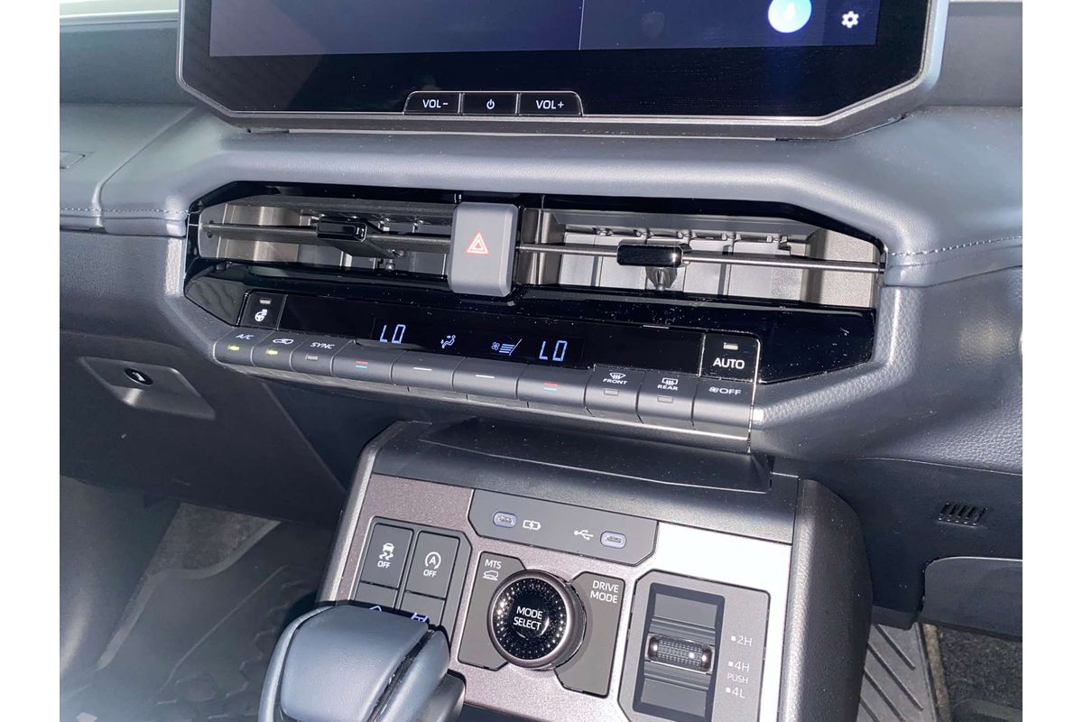 HILUX GUN227R SR5 48V + PREM. INTERIOR (4x4) 2.8L DT4 DIESEL TURBO F/INJ 6 SP AUTOMATIC DOUBLE CAB P/UP