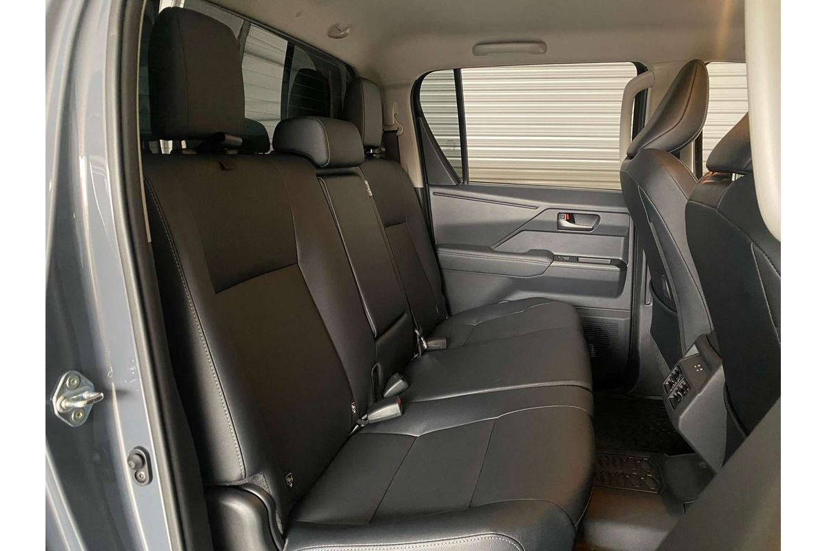 HILUX GUN227R SR5 48V + PREM. INTERIOR (4x4) 2.8L DT4 DIESEL TURBO F/INJ 6 SP AUTOMATIC DOUBLE CAB P/UP