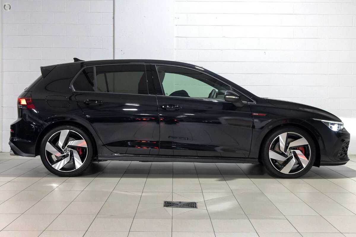 2023 Volkswagen Golf GTI 8