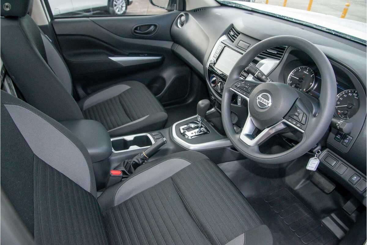 2023 Nissan Navara SL D23