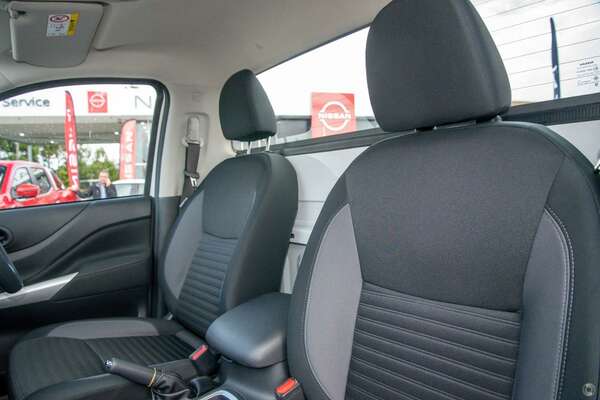 2023 Nissan Navara SL D23