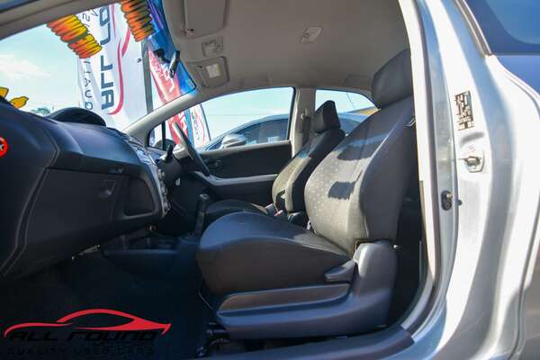 2005 Toyota YARIS YR NCP90R