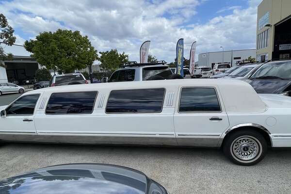 1997 Lincoln Town Car Limousine Series II