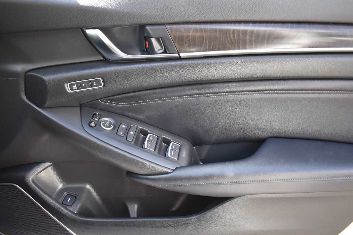 2020 Honda Accord VTi-LX 10th Gen