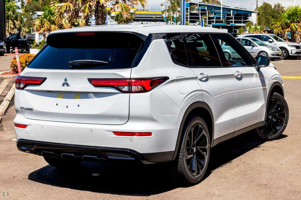 2023 Mitsubishi Outlander LS Black Edition ZM