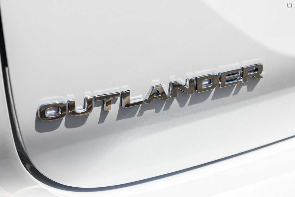 2023 Mitsubishi Outlander LS Black Edition ZM