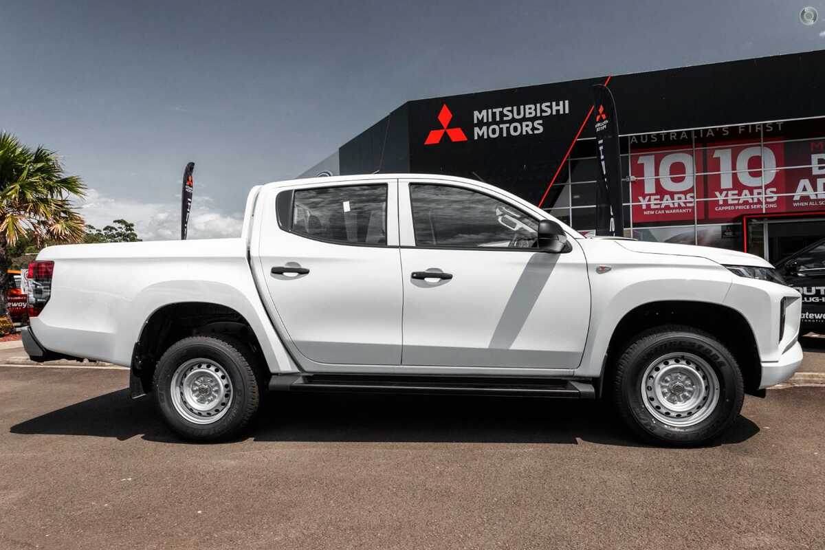 2023 Mitsubishi Triton GLX MR