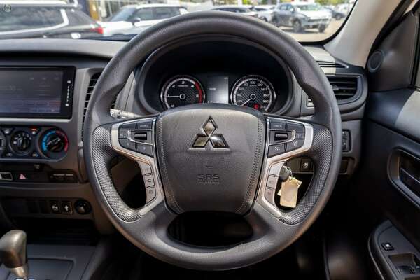 2023 Mitsubishi Triton GLX MR