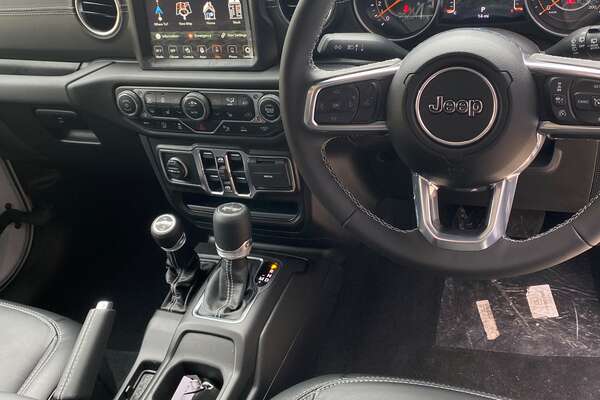 2022 Jeep Wrangler Unlimited Overland JL V2