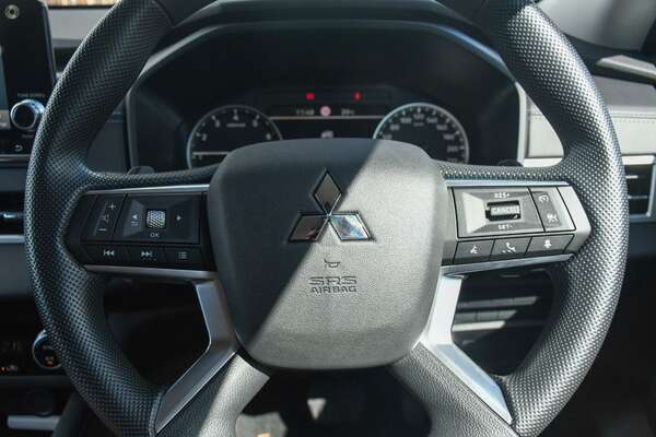 2023 Mitsubishi Outlander ES ZM