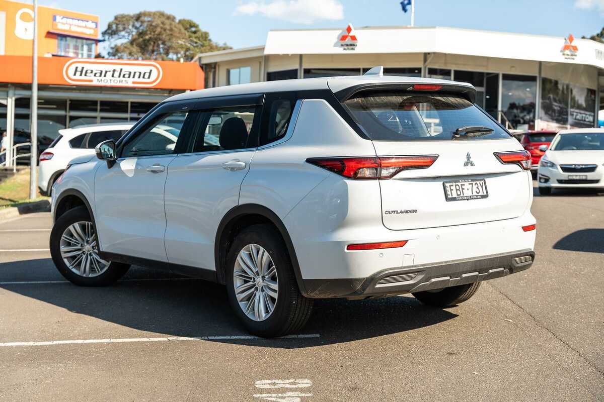2023 Mitsubishi Outlander ES ZM