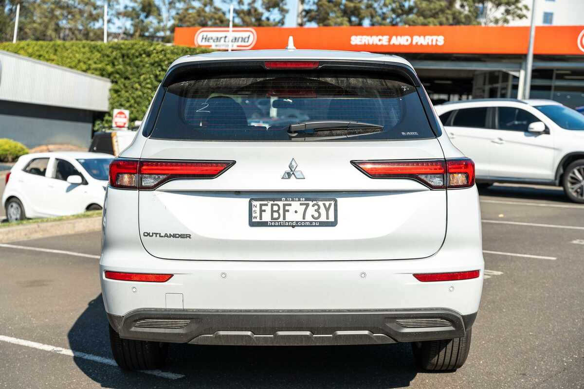 2023 Mitsubishi Outlander ES ZM