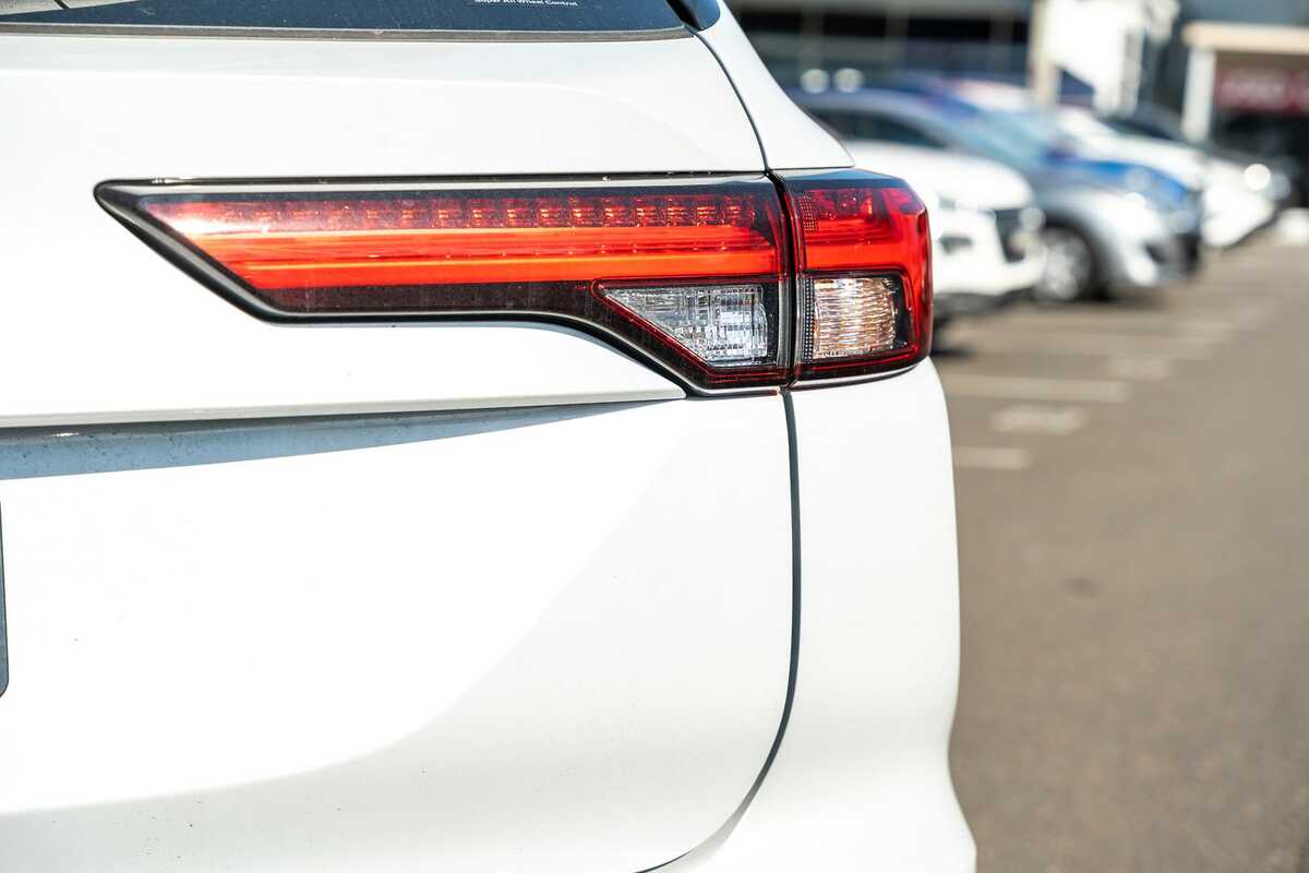 2023 Mitsubishi Outlander ES ZM