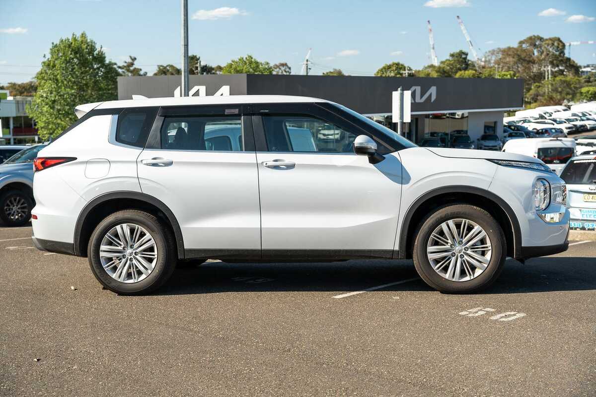 2023 Mitsubishi Outlander ES ZM