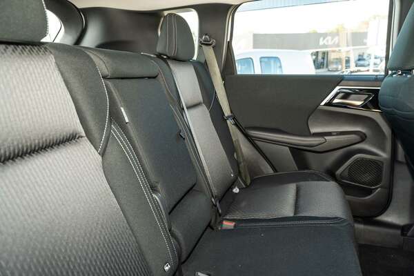 2023 Mitsubishi Outlander ES ZM