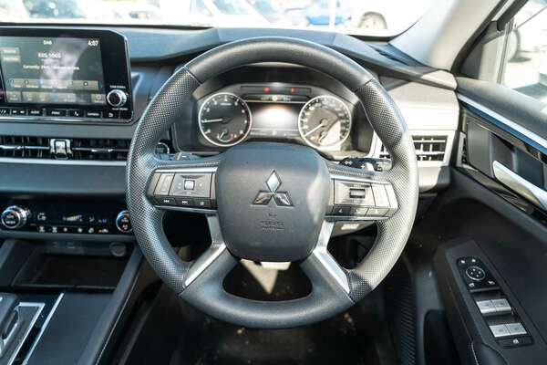 2023 Mitsubishi Outlander ES ZM