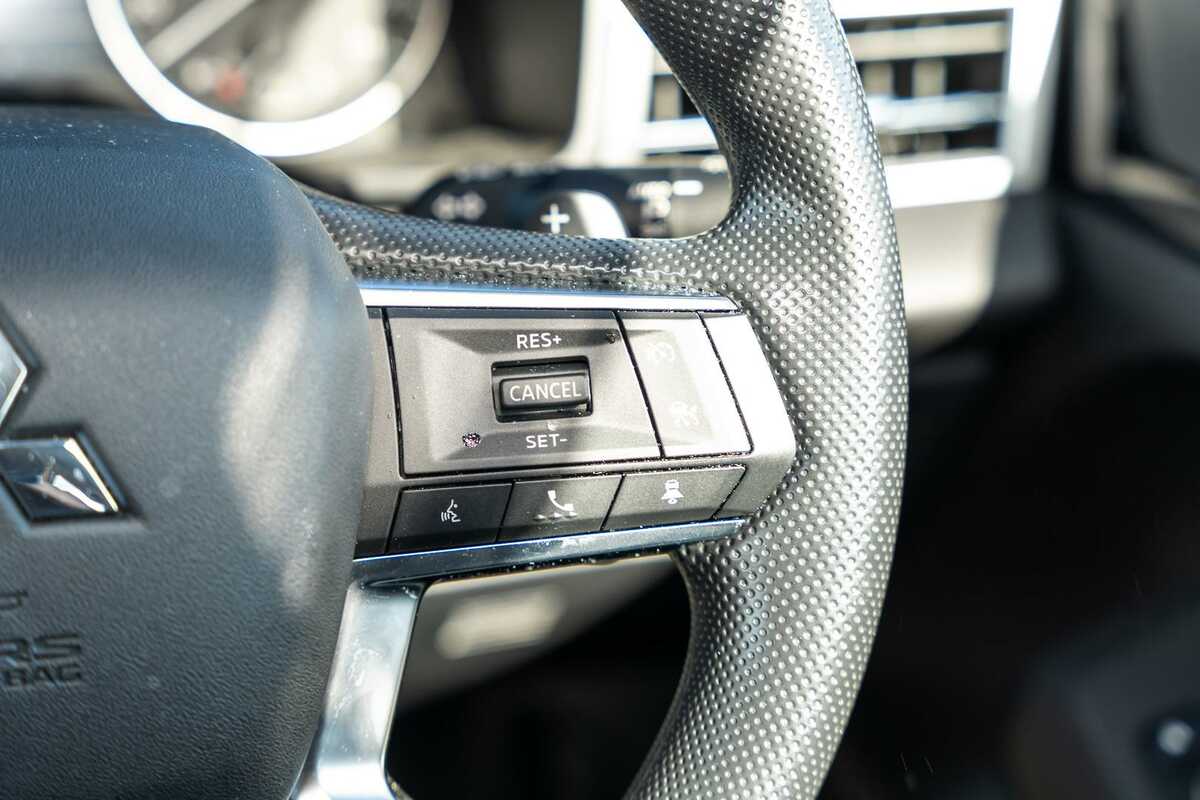 2023 Mitsubishi Outlander ES ZM