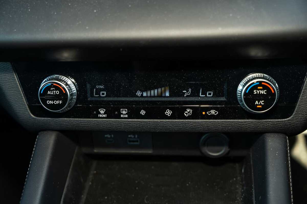 2023 Mitsubishi Outlander ES ZM