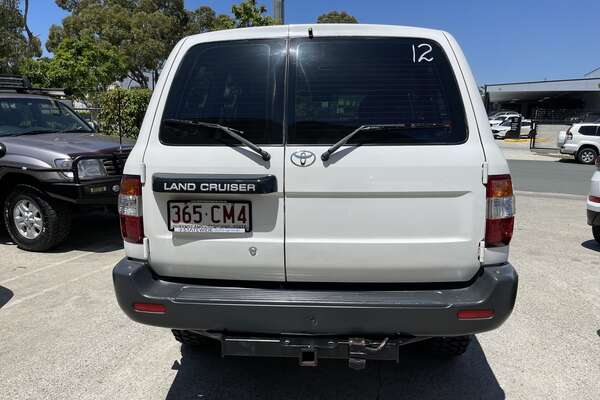 2006 Toyota Landcruiser 4D  HZJ105R