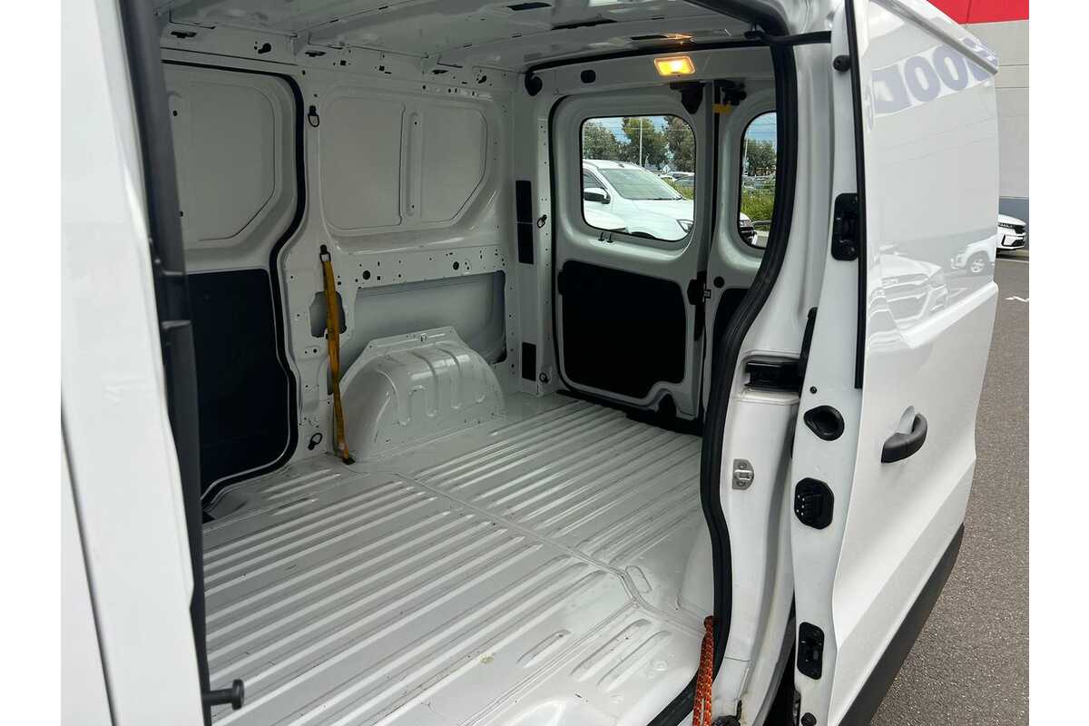 2021 Mitsubishi Express GLX SN