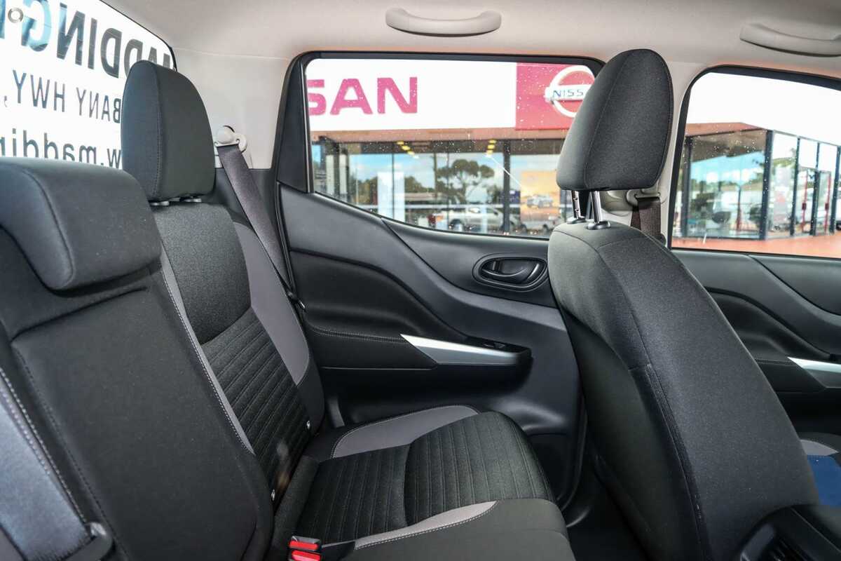 2023 Nissan Navara SL D23