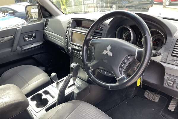 2010 Mitsubishi Pajero Platinum Edition NT