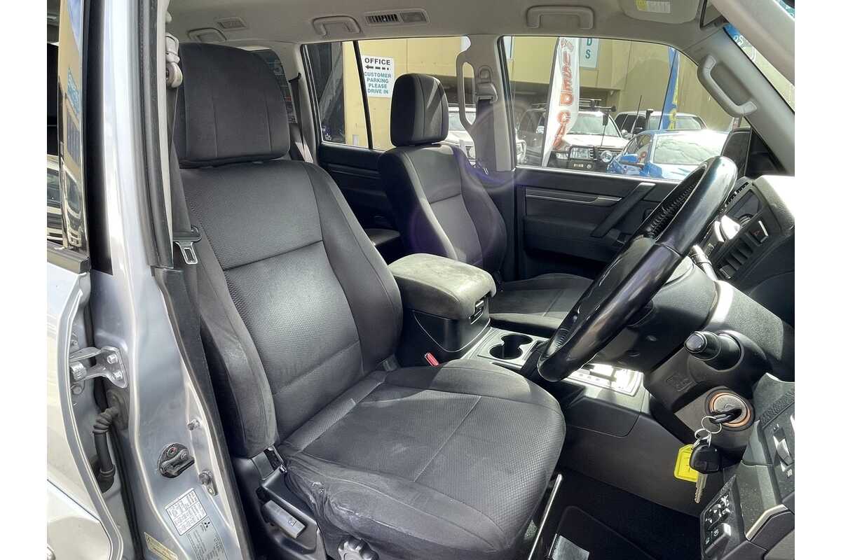 2010 Mitsubishi Pajero Platinum Edition NT